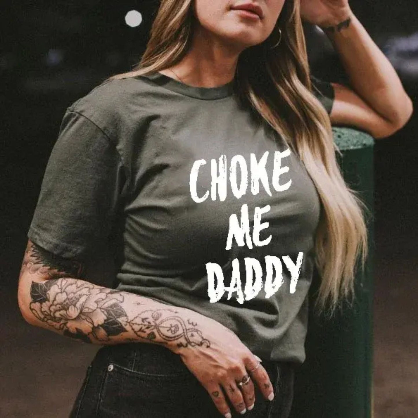 Choke Me Daddy T-Shirt – Funny Graphic Tee for Women, Trendy Summer Outfit, Gift for Girlfriend or Mother’s Day