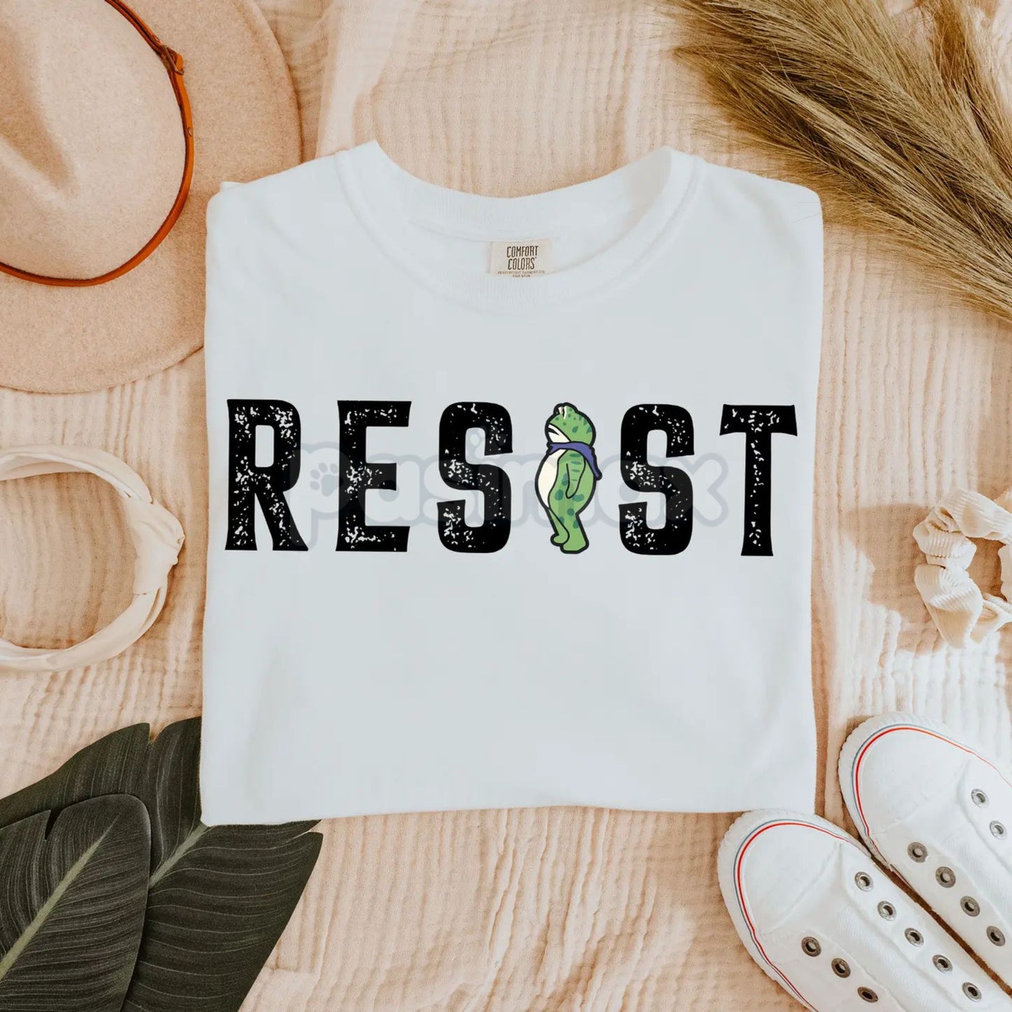 'RESIST' Portland Oregon Frog T-Shirt – Comfort Colors® Protest Tee, Activist Justice Apparel, Vintage Graphic