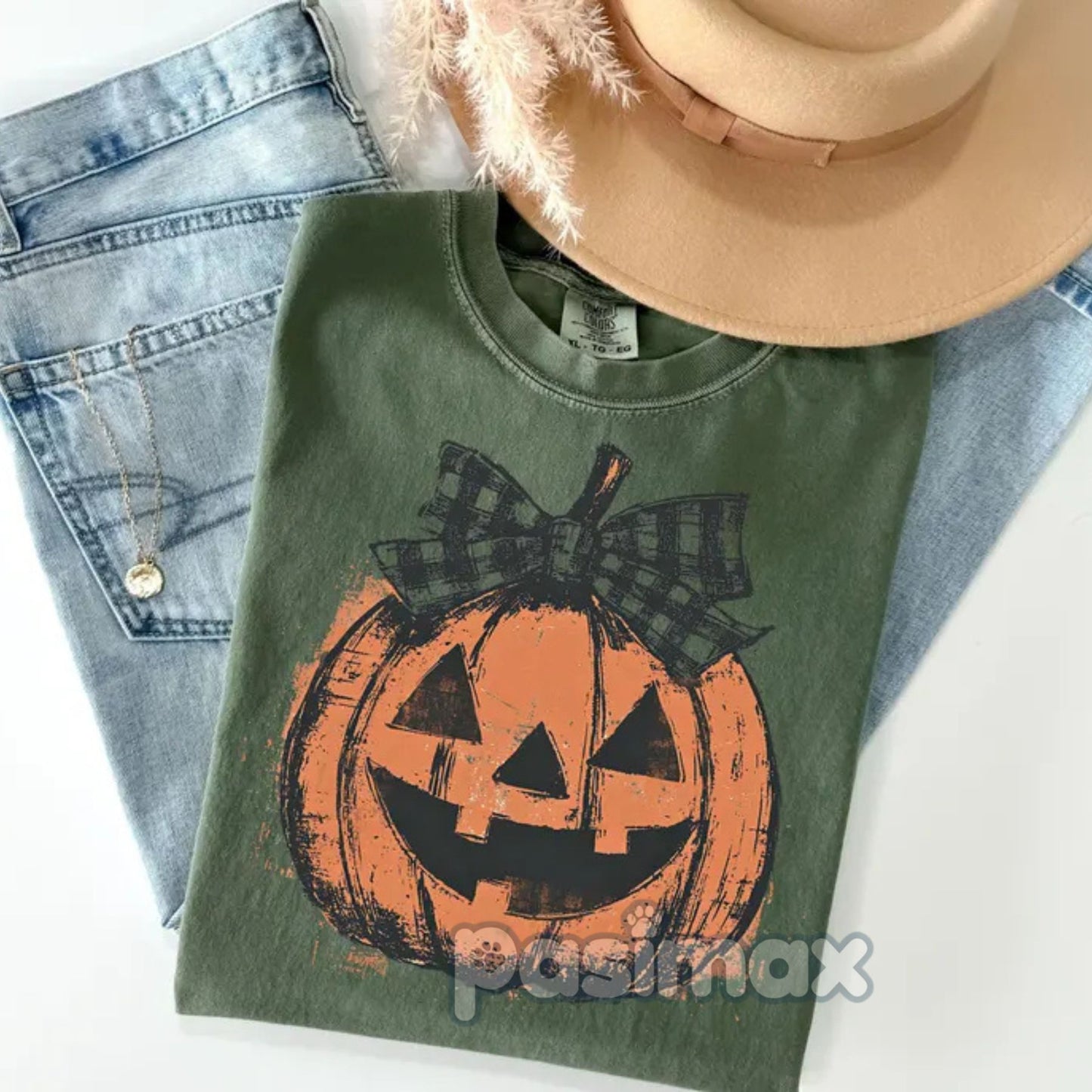 Comfort Colors® Coquette Halloween T-Shirt – Dreamy Jack o Lantern Shirt, Romantic Spooky Season Top, Aesthetic Pumpkin Tee
