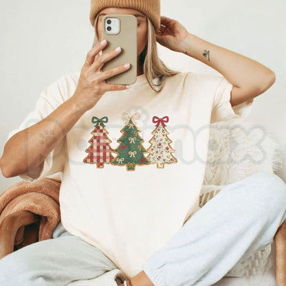 Comfort Colors® Three Trees Christmas T-Shirt – Retro Minimalist Pines Graphic Tee, Vintage Holiday Unisex Top & Winter Gift