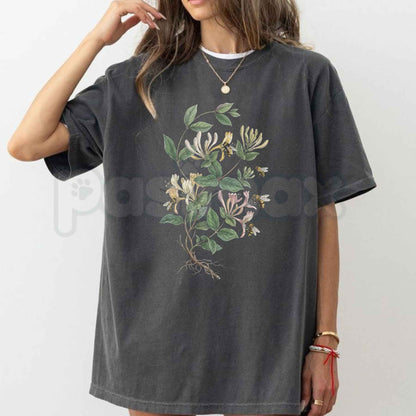 Comfort Colors® Vintage Honeysuckle Flower Bee T-Shirt – 90s Garden Plant Graphic Tee, Retro Botanical Nature Unisex Top & Gift