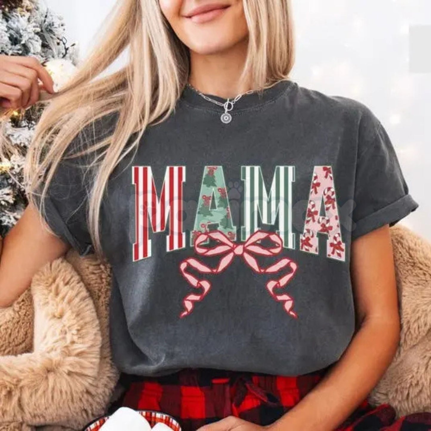 Comfort Colors® 'Merry Mama' T-Shirt – Retro Groovy Christmas Mom Tee, Trendy Holiday Motherhood Apparel