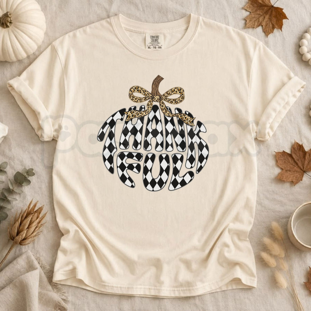 Comfort Colors® Thankful Pumpkin T-Shirt – Retro Autumn Floral Graphic Tee, Trendy Fall Unisex Top & Women's Thanksgiving Gift