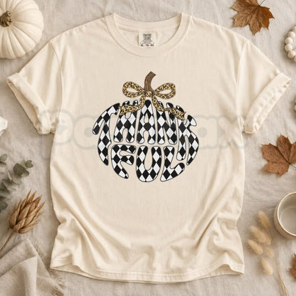 Comfort Colors® Thankful Pumpkin T-Shirt – Retro Autumn Floral Graphic Tee, Trendy Fall Unisex Top & Women's Thanksgiving Gift