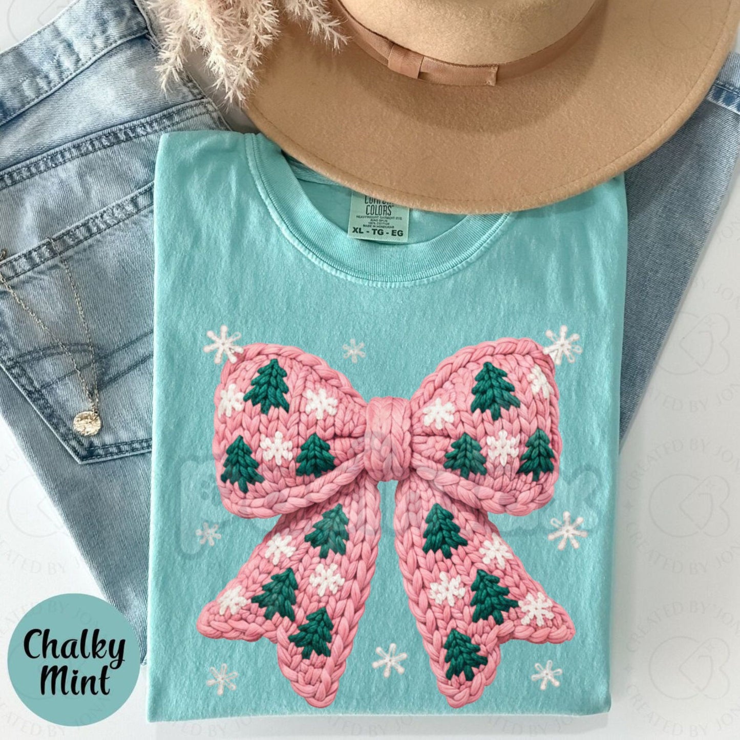 Comfort Colors® 'Knitted Christmas Tree' T-Shirt – Cozy Bow Graphic Holiday Tee, Rustic Sweater Aesthetic Apparel