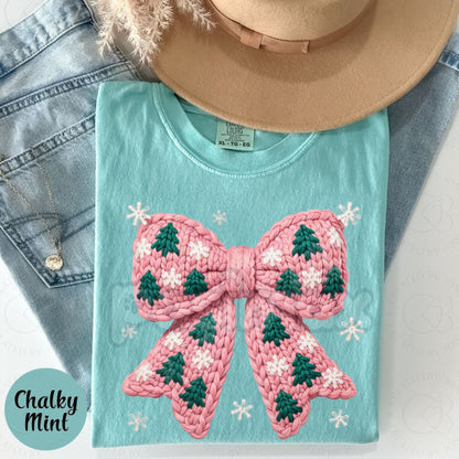 Comfort Colors® 'Knitted Christmas Tree' T-Shirt – Cozy Bow Graphic Holiday Tee, Rustic Sweater Aesthetic Apparel