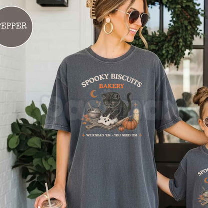 Comfort Colors® Spooky Biscuits Bakery T-Shirt – Black Cat Halloween Graphic Tee, Retro Baking Cat Unisex Top & Gift
