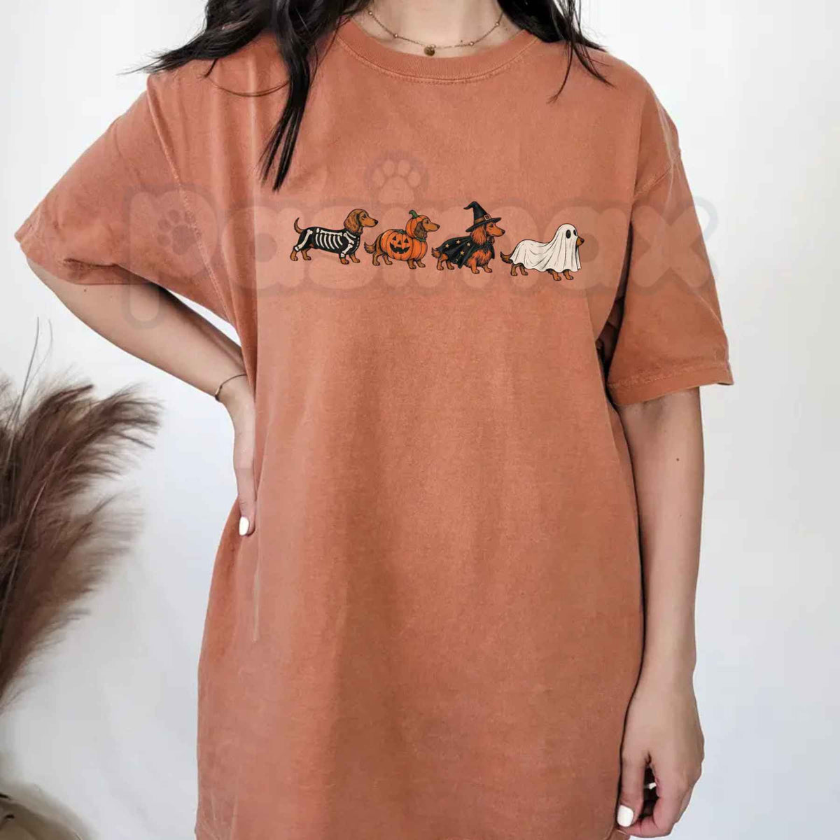 Comfort Colors® Halloween Dachshund T-Shirt – Spooky Wiener Dog Graphic Tee, Retro Dachshund Mom Unisex Top & Gift