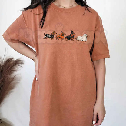 Comfort Colors® Halloween Dachshund T-Shirt – Spooky Wiener Dog Graphic Tee, Retro Dachshund Mom Unisex Top & Gift
