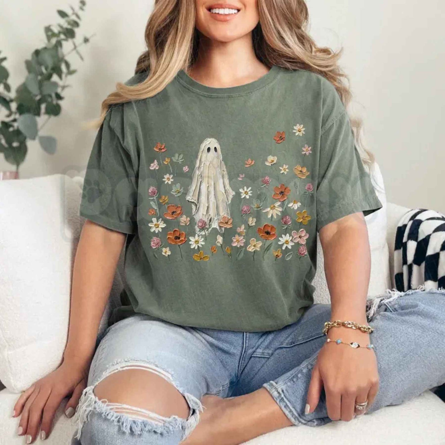 Comfort Colors® Spooky Season T-Shirt – Trendy Halloween Women's Graphic Tee, Vintage Autumn Spooky Aesthetic Unisex Top