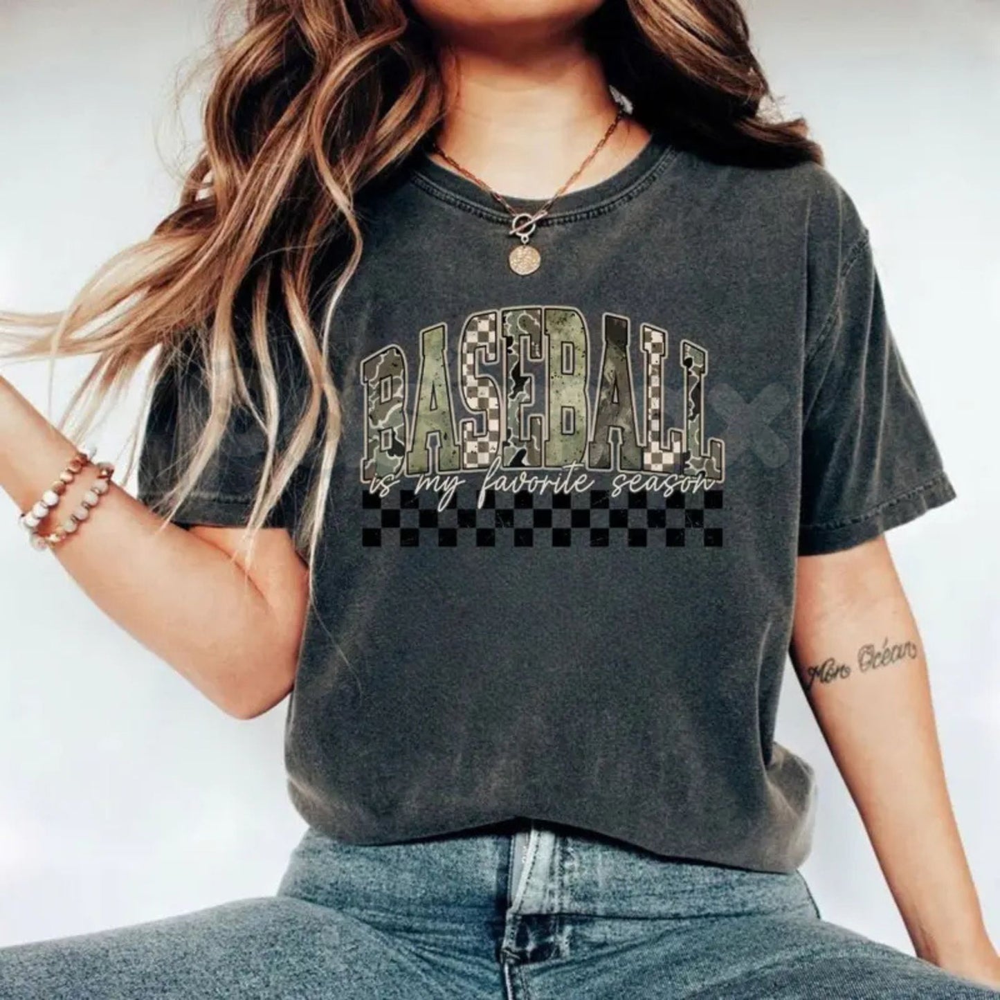 Comfort Colors® Camo Baseball Mama T-Shirt – Coquette Military Camouflage Sports Tee, Vintage Bow Baseball Mama Shirt, Trendy Game Day Mama Aesthetic Top