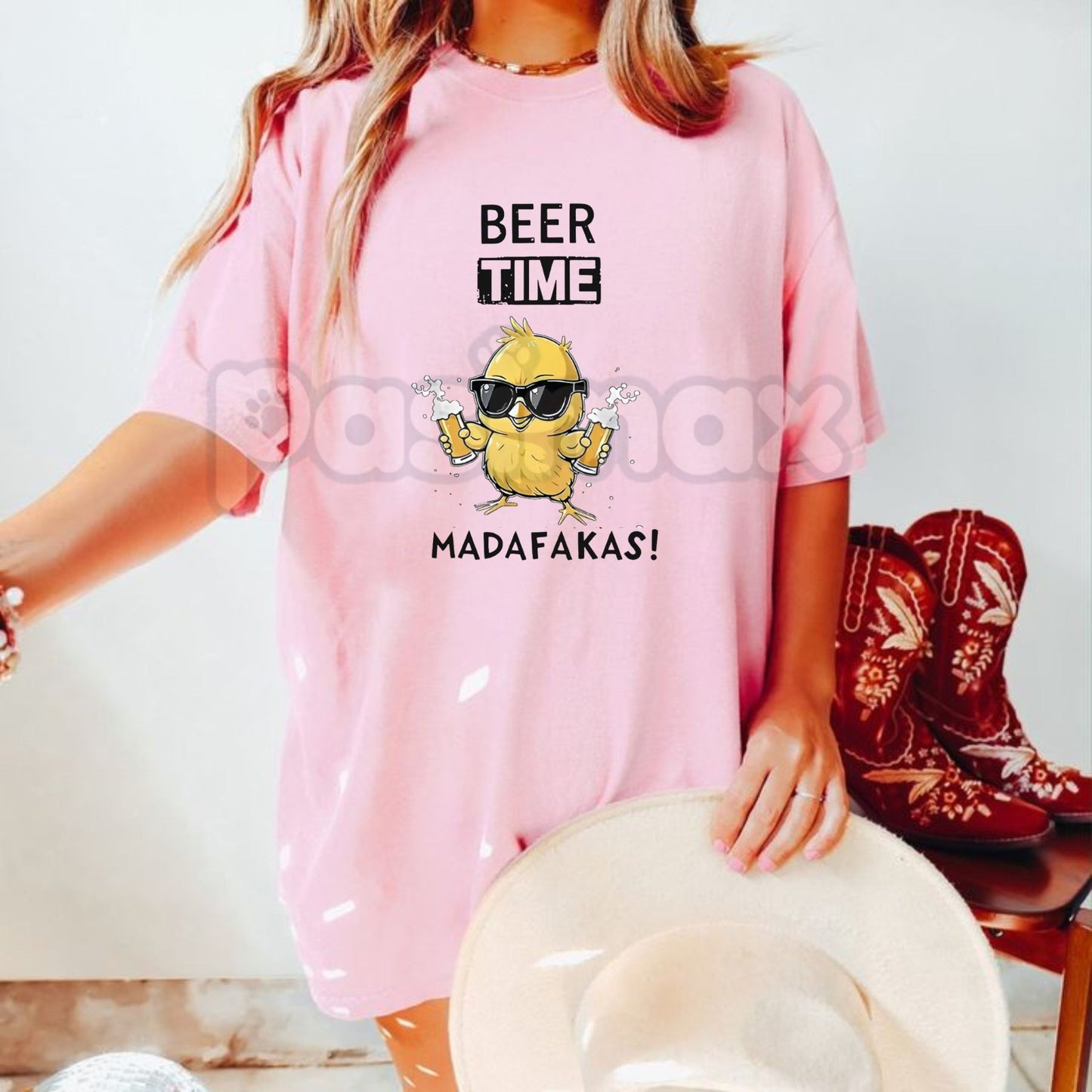 "Beer Time" Rustic Chicken Graphic T-Shirt - Bold Funny Drinking Apparel, Farm Humor Casual Tee, Weekend Relaxation Slogan Shirt