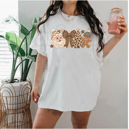Original Retro Leopard Gingerbread Man Coquette Bow T-Shirt – Vintage Neutral Holiday Tree Top