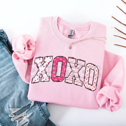 Preppy Valentines Day Sweatshirt | XOXO Sweater | Women's Retro Valentine Crewneck | Aesthetic Preppy Valentine Outfit | Trendy Love Hearts Graphic Jumper