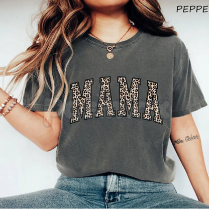 Comfort Colors® Leopard Print Mama T-Shirt – Trendy Cheetah Mama Graphic Tee, Aesthetic New Mom Gift, Retro Pregnancy Announcement Shirt, Funny Mother’s Day Gift
