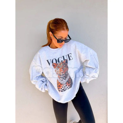 Fashion Leopard Graphic Top | Trendy Animal Print Sweatshirt | Leopard Spotted Streetwear Crewneck | Aesthetic Cheetah Pattern Pullover | Mob Wife Aesthetic Jumper | Edgy Leopard Heart Graphic Shirt