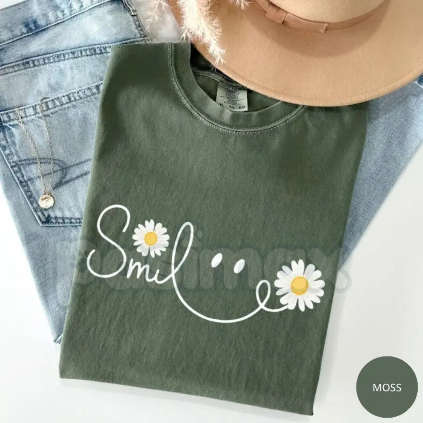 Comfort Colors® Daisy Smile Face T-Shirt – Retro Flower Power Graphic Tee, Aesthetic 70s Floral Smile Shirt, Trendy Summer Boho Top