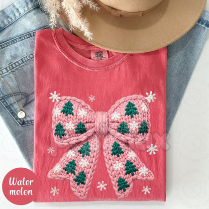 Comfort Colors® 'Knitted Christmas Tree' T-Shirt – Cozy Bow Graphic Holiday Tee, Rustic Sweater Aesthetic Apparel