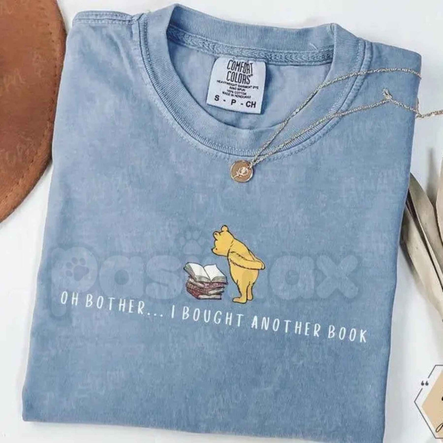 Comfort Colors® "Book Bear" T-Shirt – Funny Reader Graphic Tee, Vintage Aesthetic Bibliophile Nature-Inspired Gift, Cozy Library Unisex Top