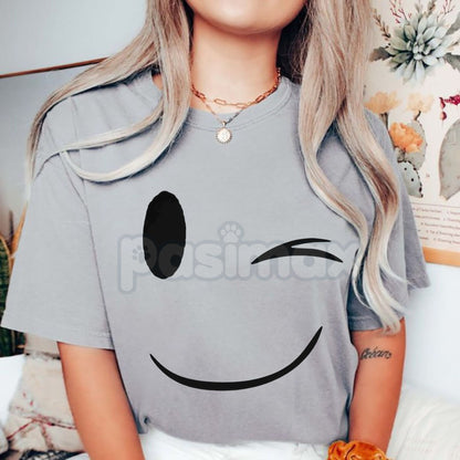 Classic Smile Face T-Shirt - Happy Face Graphic Streetwear Tee, Retro 70s Icon Premium Cotton Shirt, Unisex Heavyweight Positive Vibes Top, Modern Minimalist Smiley Crewneck, Acid House Aesthetic Fashion