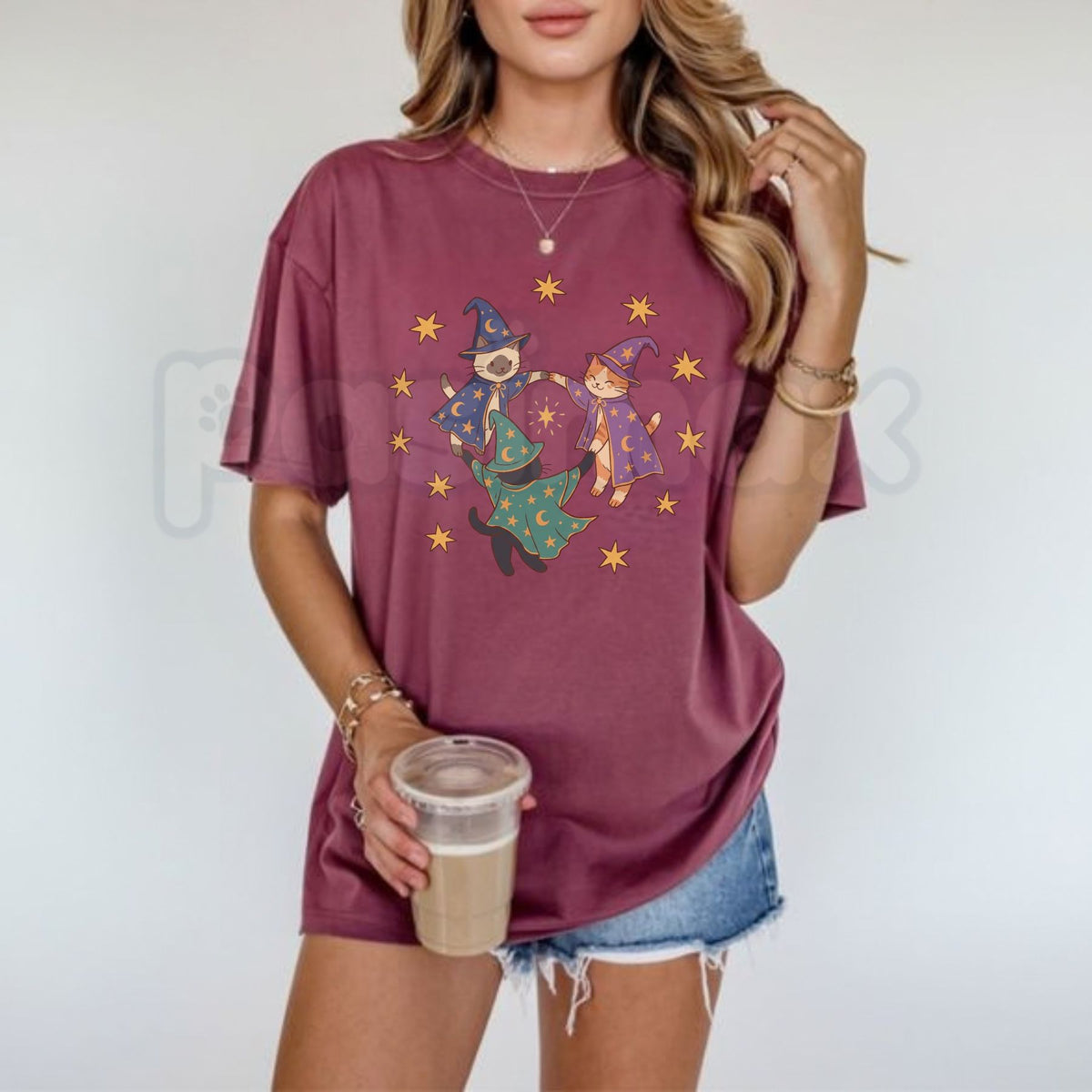 Comfort Colors® 90s Wizard Cats T-Shirt – Retro Vintage Witch Kittens in a Circle Graphic Tee, Mystic Cottagecore Unisex Top & Gift