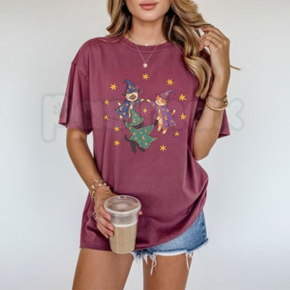 Comfort Colors® 90s Wizard Cats T-Shirt – Retro Vintage Witch Kittens in a Circle Graphic Tee, Mystic Cottagecore Unisex Top & Gift