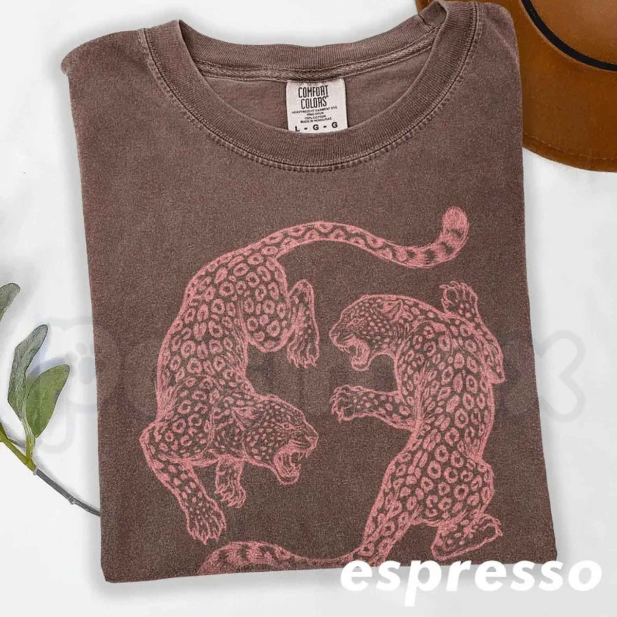 Comfort Colors® Vintage Leopard Fighting T-Shirt – Wild Big Cat Engraved Style Graphic Tee, Retro Jungle Wildlife Unisex Top & Gift