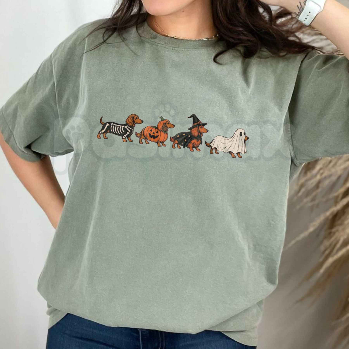 Comfort Colors® Halloween Dachshund T-Shirt – Spooky Wiener Dog Graphic Tee, Retro Dachshund Mom Unisex Top & Gift
