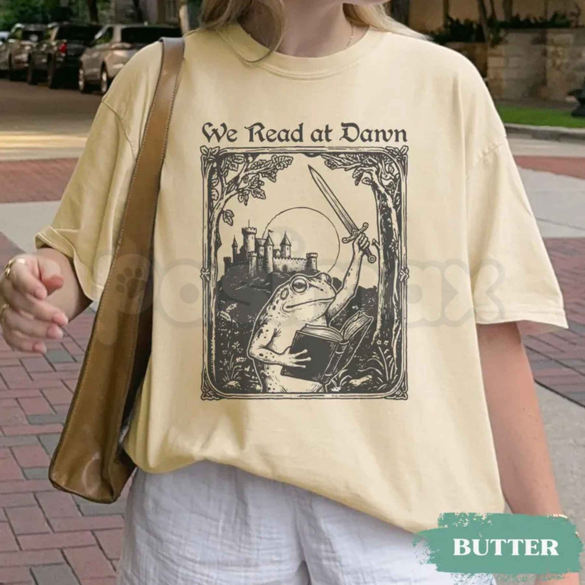 Comfort Colors® We Read at Dawn T-Shirt – Bookish Funny Frog Reading Graphic Tee, Weirdcore Medieval Unisex Top & Gift