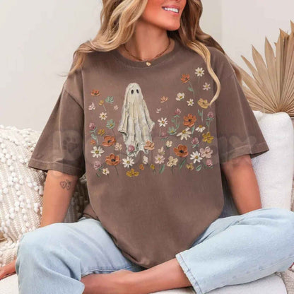 Comfort Colors® Spooky Season T-Shirt – Trendy Halloween Women's Graphic Tee, Vintage Autumn Spooky Aesthetic Unisex Top