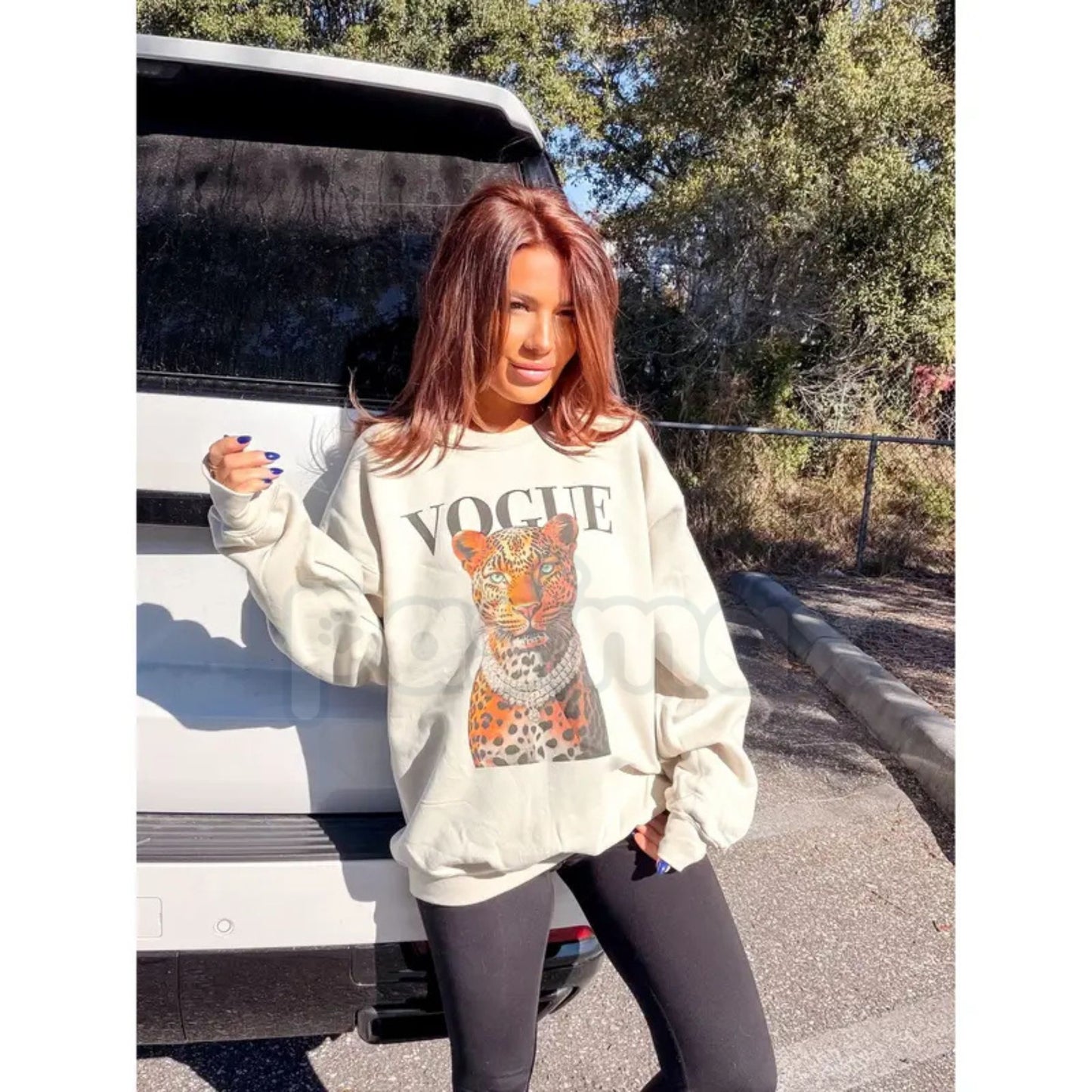 Fashion Leopard Graphic Top | Trendy Animal Print Sweatshirt | Leopard Spotted Streetwear Crewneck | Aesthetic Cheetah Pattern Pullover | Mob Wife Aesthetic Jumper | Edgy Leopard Heart Graphic Shirt