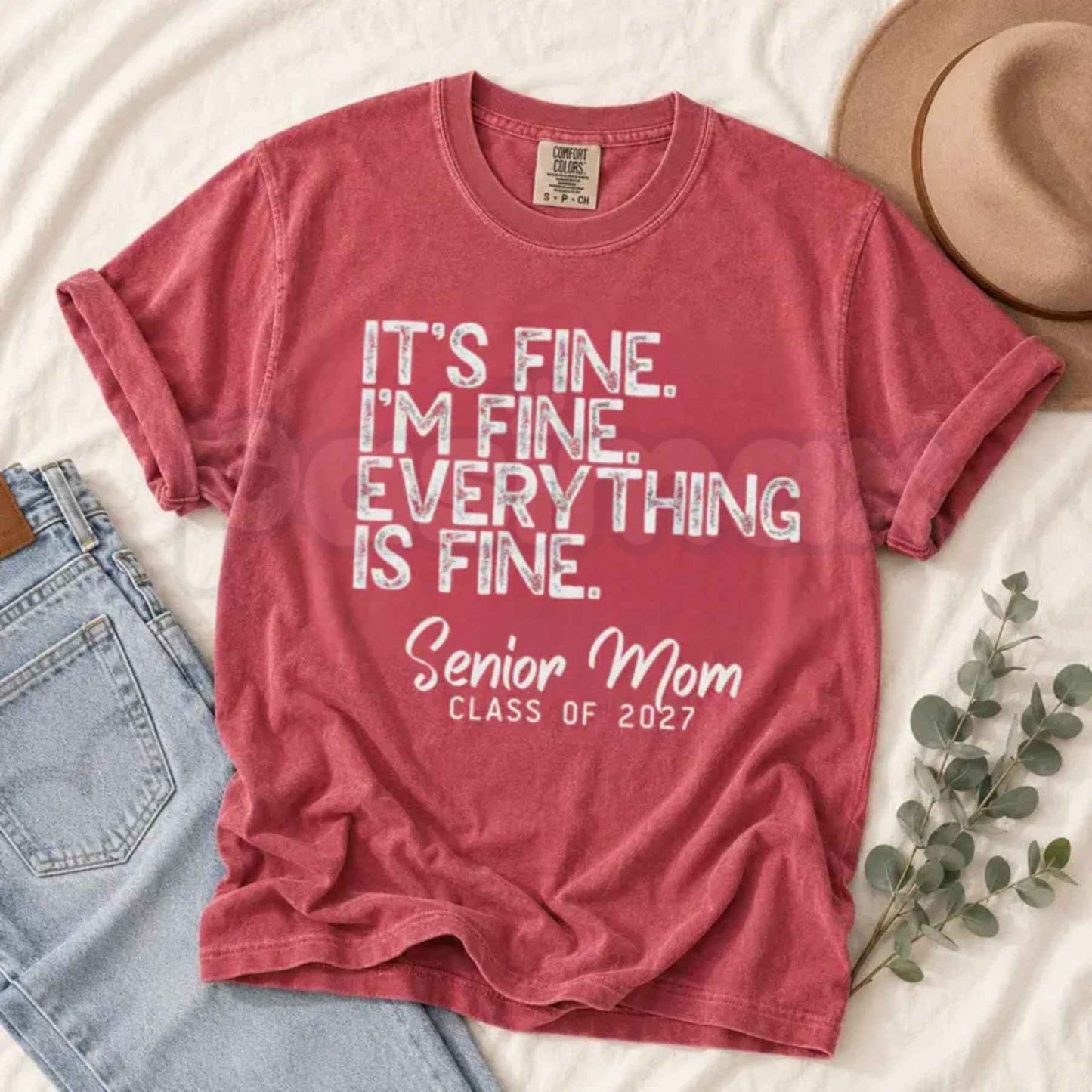 Comfort Colors® "Senior Mom" Class of 2027 T-Shirt – Retro 90s Aesthetic Graduation Graphic Tee, Vintage Proud Mom School Spirit Unisex Top