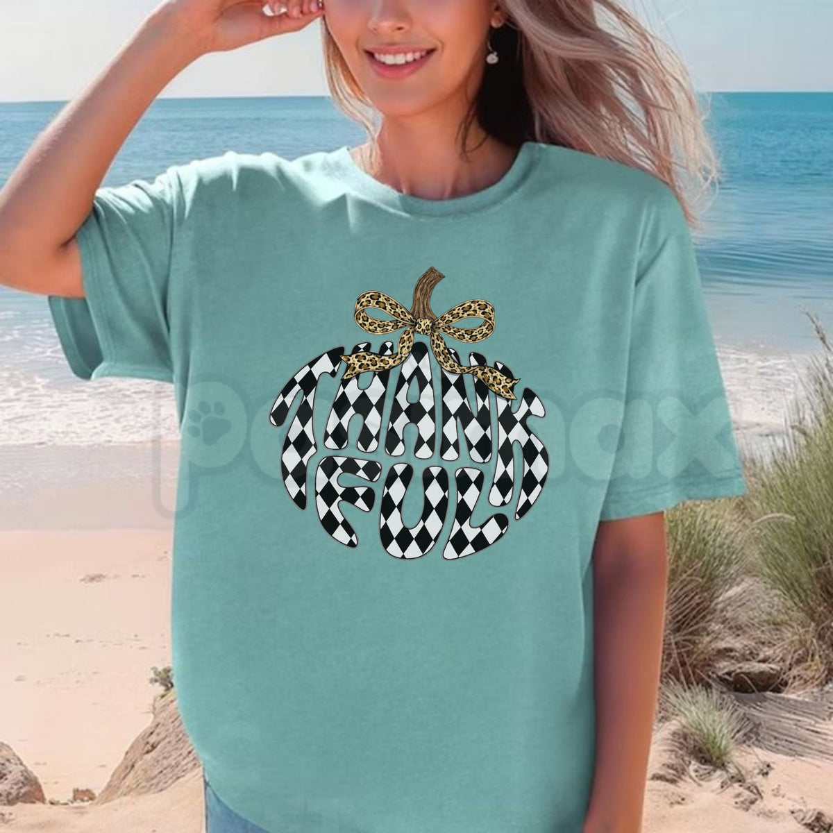 Comfort Colors® Thankful Pumpkin T-Shirt – Retro Autumn Floral Graphic Tee, Trendy Fall Unisex Top & Women's Thanksgiving Gift