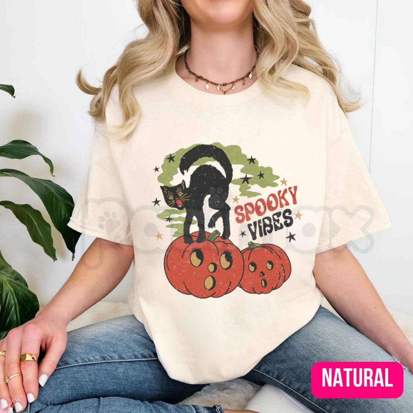 Retro 80s Halloween Cat Mom T-Shirt – Vintage Spooky Black Cat Unisex Cotton Graphic Tee