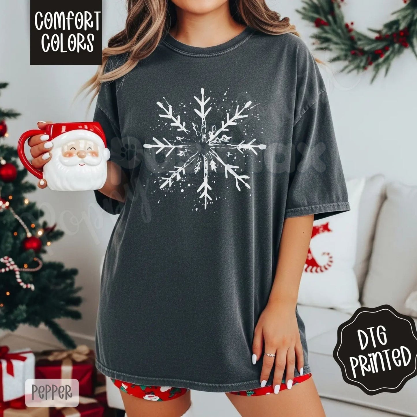 Splatter Snowflake Shirt Comfort Colors® – Trendy Women's Christmas T-shirt, Vintage Winter Aesthetic Tee