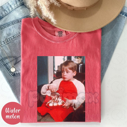 Comfort Colors® 'Kevin McCallister' Christmas T-Shirt – Home Alone Character Graphic, Retro 90s Holiday Film Tee, Vintage Christmas Gift