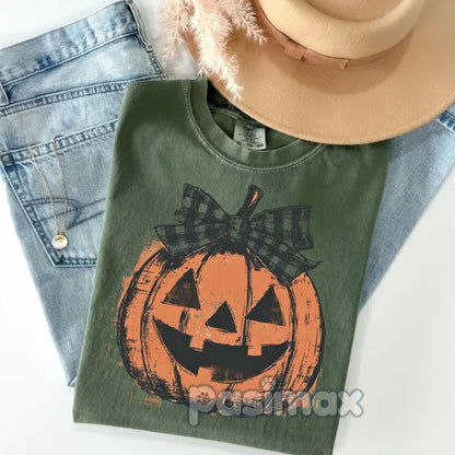 Comfort Colors® Coquette Halloween T-Shirt – Dreamy Jack o Lantern Shirt, Romantic Spooky Season Top, Aesthetic Pumpkin Tee