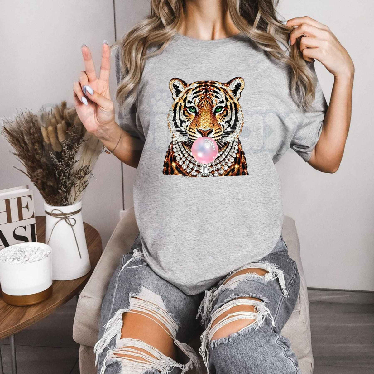 Tiger Graphic Print T-Shirt – Vintage Japanese Style Big Cat Streetwear Unisex Tee