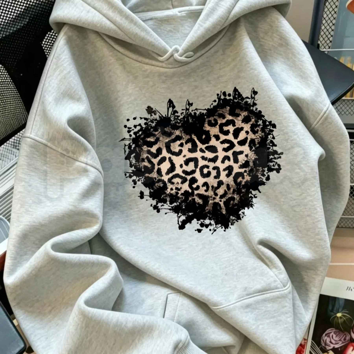 Women's Vintage Distressed Leopard Print Heart Pullover Hoodie – Trendy Retro Cheetah Graphic Sweatshirt, Y2K Alt Aesthetic Hoodie