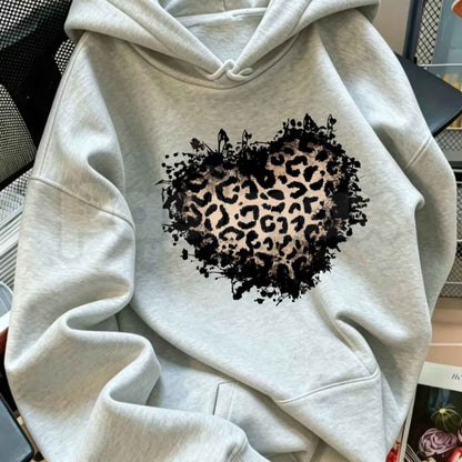 Women's Vintage Distressed Leopard Print Heart Pullover Hoodie – Trendy Retro Cheetah Graphic Sweatshirt, Y2K Alt Aesthetic Hoodie