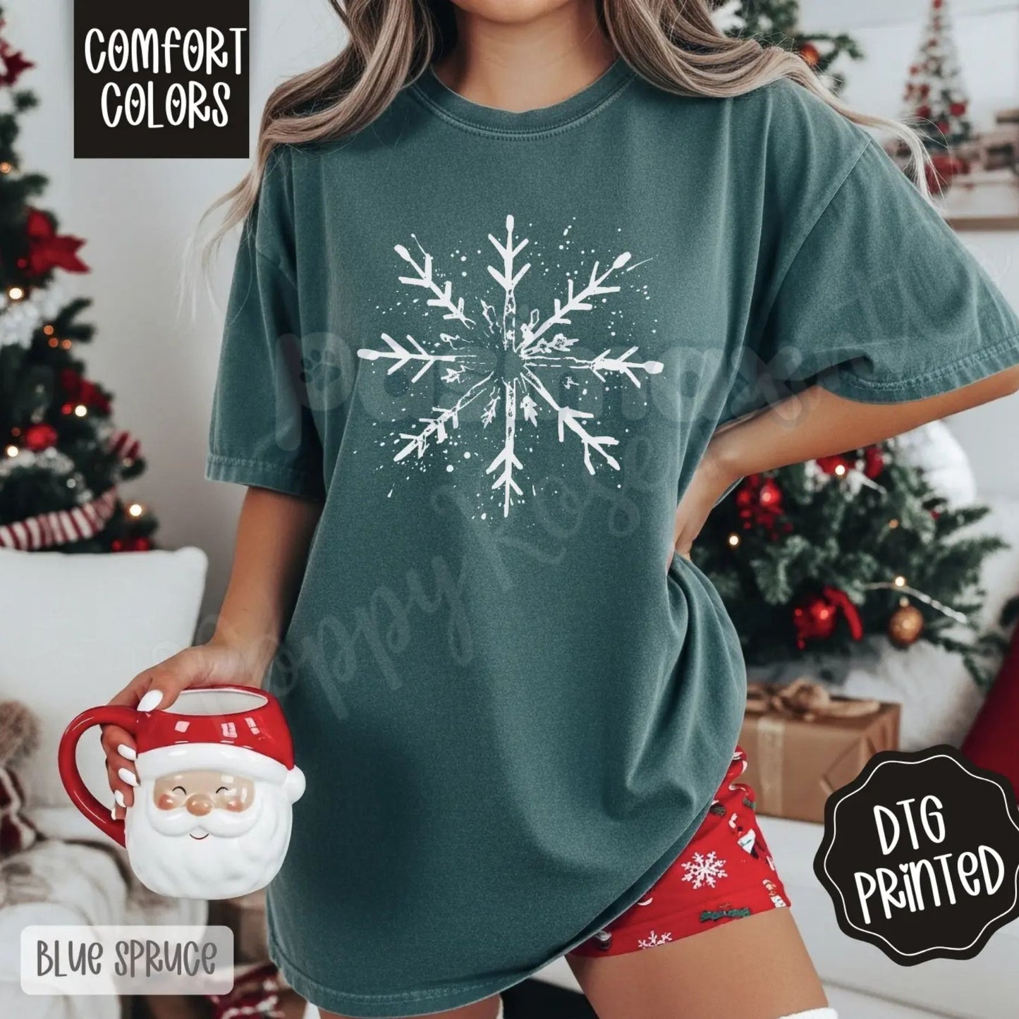 Splatter Snowflake Shirt Comfort Colors® – Trendy Women's Christmas T-shirt, Vintage Winter Aesthetic Tee