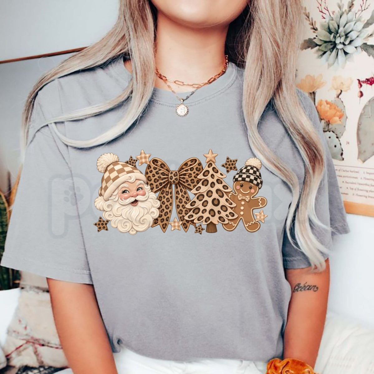 Original Retro Leopard Gingerbread Man Coquette Bow T-Shirt – Vintage Neutral Holiday Tree Top