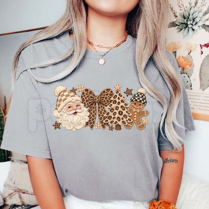 Original Retro Leopard Gingerbread Man Coquette Bow T-Shirt – Vintage Neutral Holiday Tree Top