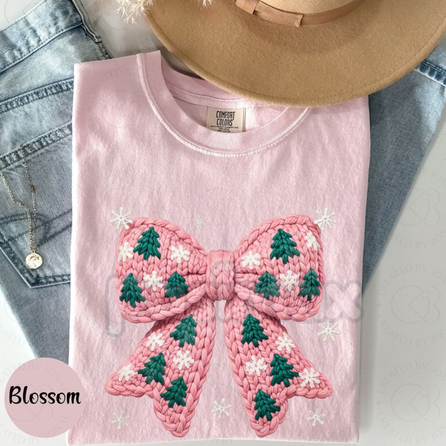 Comfort Colors® 'Knitted Christmas Tree' T-Shirt – Cozy Bow Graphic Holiday Tee, Rustic Sweater Aesthetic Apparel