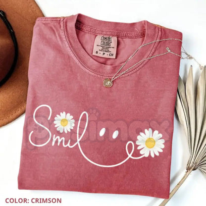 Comfort Colors® Daisy Smile Face T-Shirt – Retro Flower Power Graphic Tee, Aesthetic 70s Floral Smile Shirt, Trendy Summer Boho Top