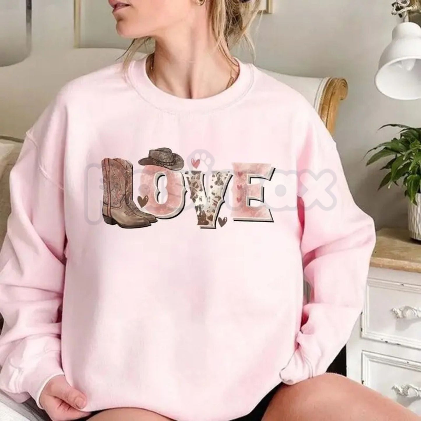 Vintage Cowboy Valentine Sweatshirt | Howdy Sweetheart Western Crewneck | Retro Pink Cowboy Hat Jumper | Coastal Cowgirl Valentine Gift | Country Love Graphic Pullover | Western Rodeo Valentine Shirt