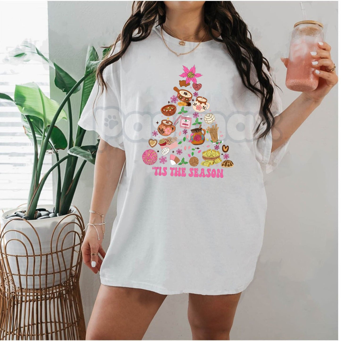 "Tis The Season Mexican Christmas Tree T-Shirt" - Tamales Pan Dulce Holiday Tee, Festive Latinx Christmas Apparel, Unique Foodie Xmas Gift