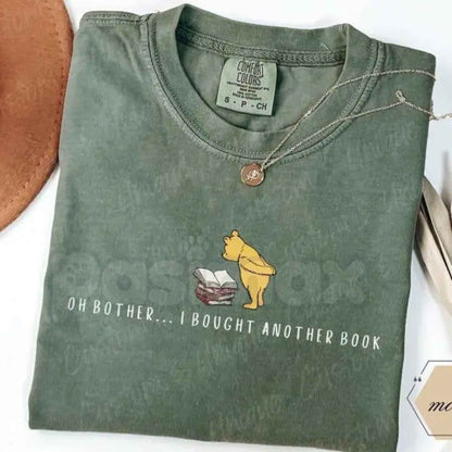 Comfort Colors® "Book Bear" T-Shirt – Funny Reader Graphic Tee, Vintage Aesthetic Bibliophile Nature-Inspired Gift, Cozy Library Unisex Top