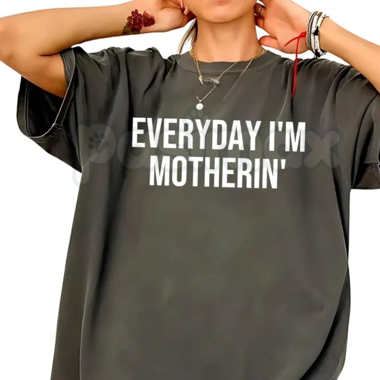 Comfort Colors® "Everyday I'm Motherin'" T-Shirt – Funny Mom Life Graphic Tee, Sarcastic Motherhood Shirt, Trendy Aesthetic Mama Gift, Retro 90s Parody Mom Top