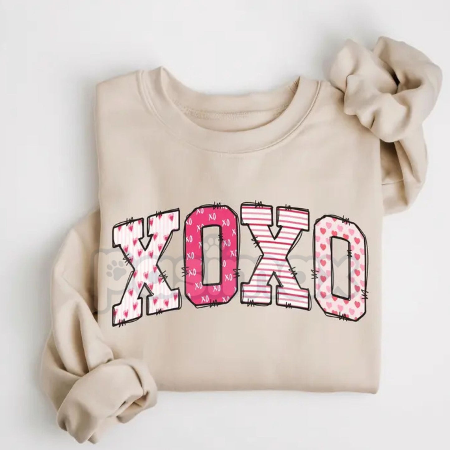Preppy Valentines Day Sweatshirt | XOXO Sweater | Women's Retro Valentine Crewneck | Aesthetic Preppy Valentine Outfit | Trendy Love Hearts Graphic Jumper